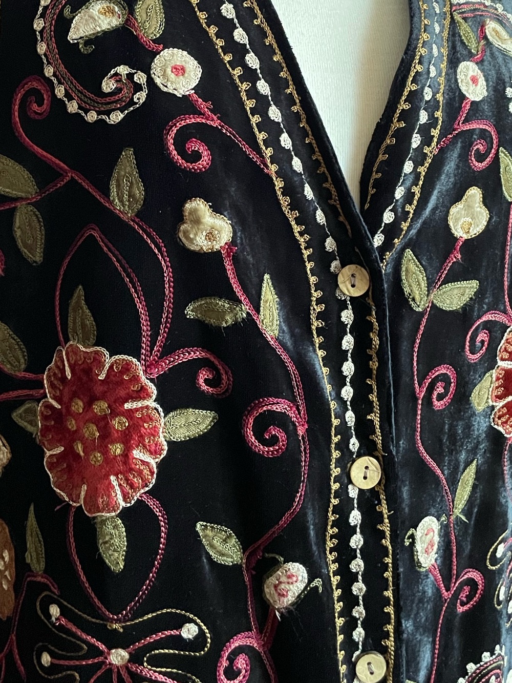 Vintage 90s René Derhy Black Velvet Floral Embroidered Boho Sleeveless Vest - Picture 5 of 10